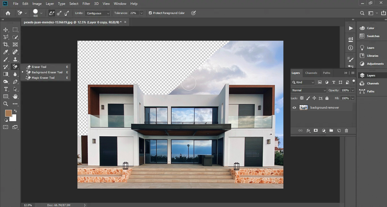 Photoshop luôn là công cụ đồ hoạ mạnh mẽ và được ưa thích nhất trên thế giới. Sử dụng tính năng nền trong suốt trong Photoshop, bạn có thể thiết kế các hình ảnh, poster và ảnh chụp cảnh vật hoàn hảo với hiệu quả tối đa chỉ trong một vài thao tác đơn giản.