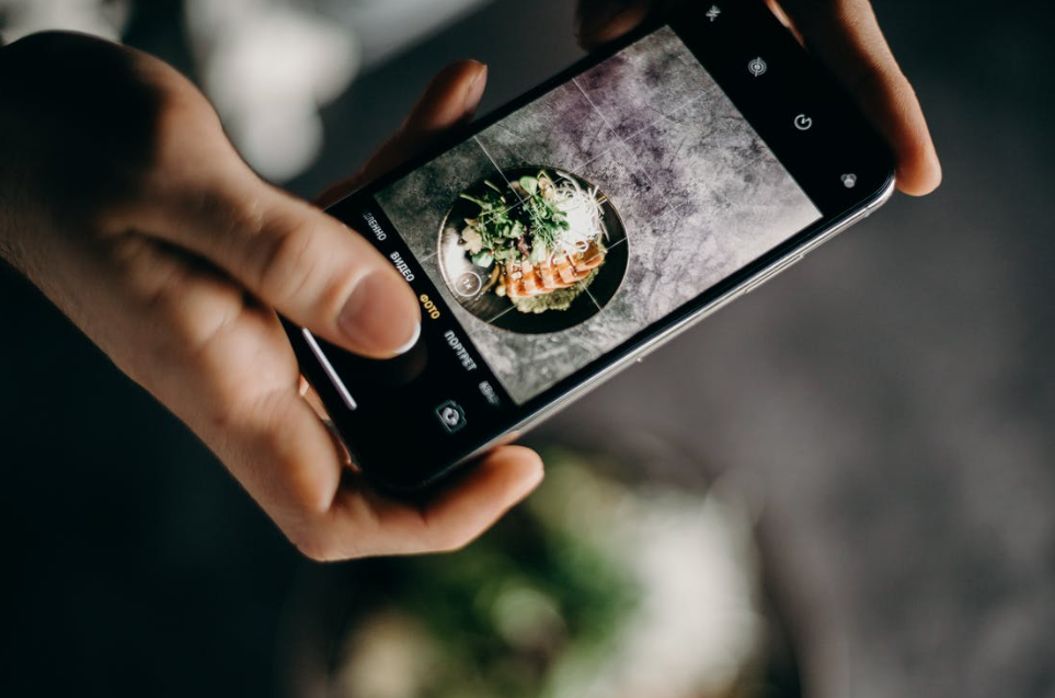 How to Blur Background on iPhone Instantly: A Quick Guide for Beginners