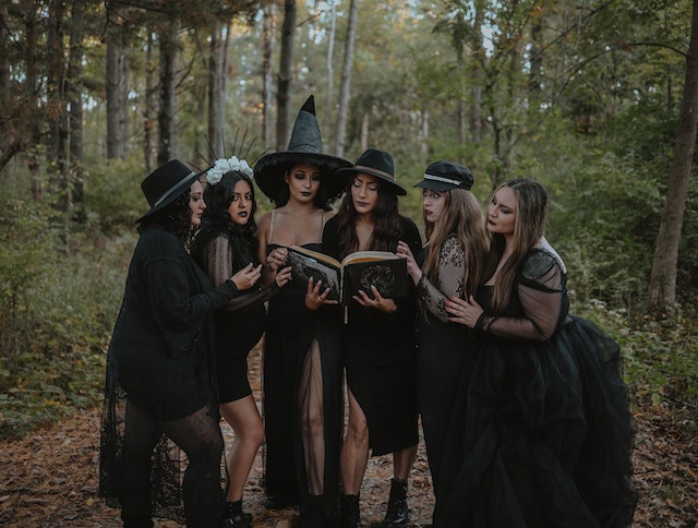 6 people act like Dark Witch