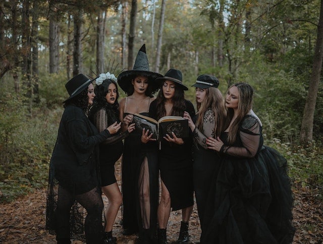 6 people act like Dark Witch