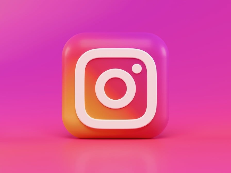 How To Make an Instagram Reels Cover That Pops [Templates]