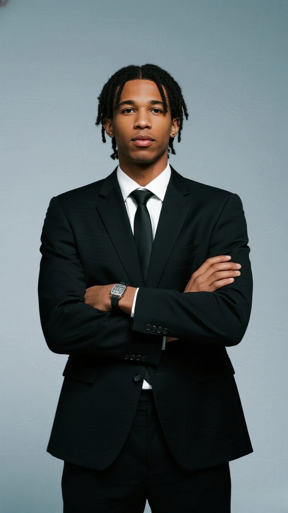 Portrait professionnel d'un homme avec une pose avec les bras croisés