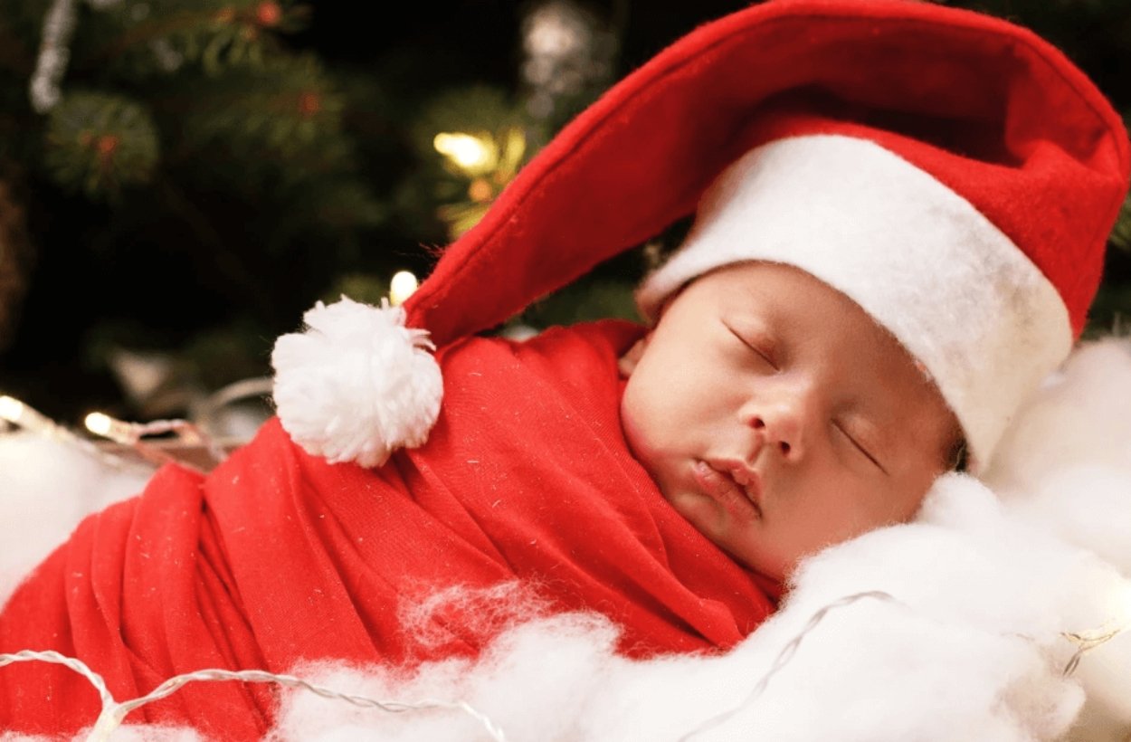 70+ Super Cute Baby's First Christmas Photo Ideas