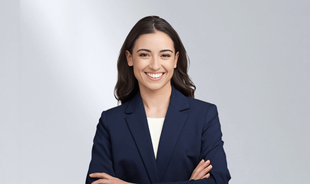 A businesswoman crosses arms with both hands, smiling to the camera