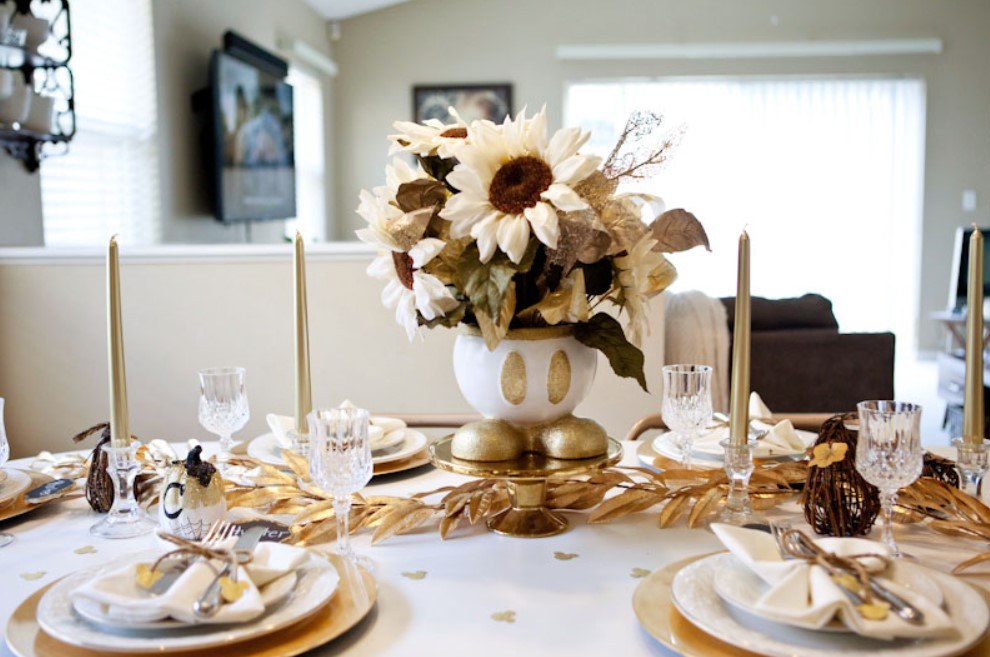 gold flower table decor