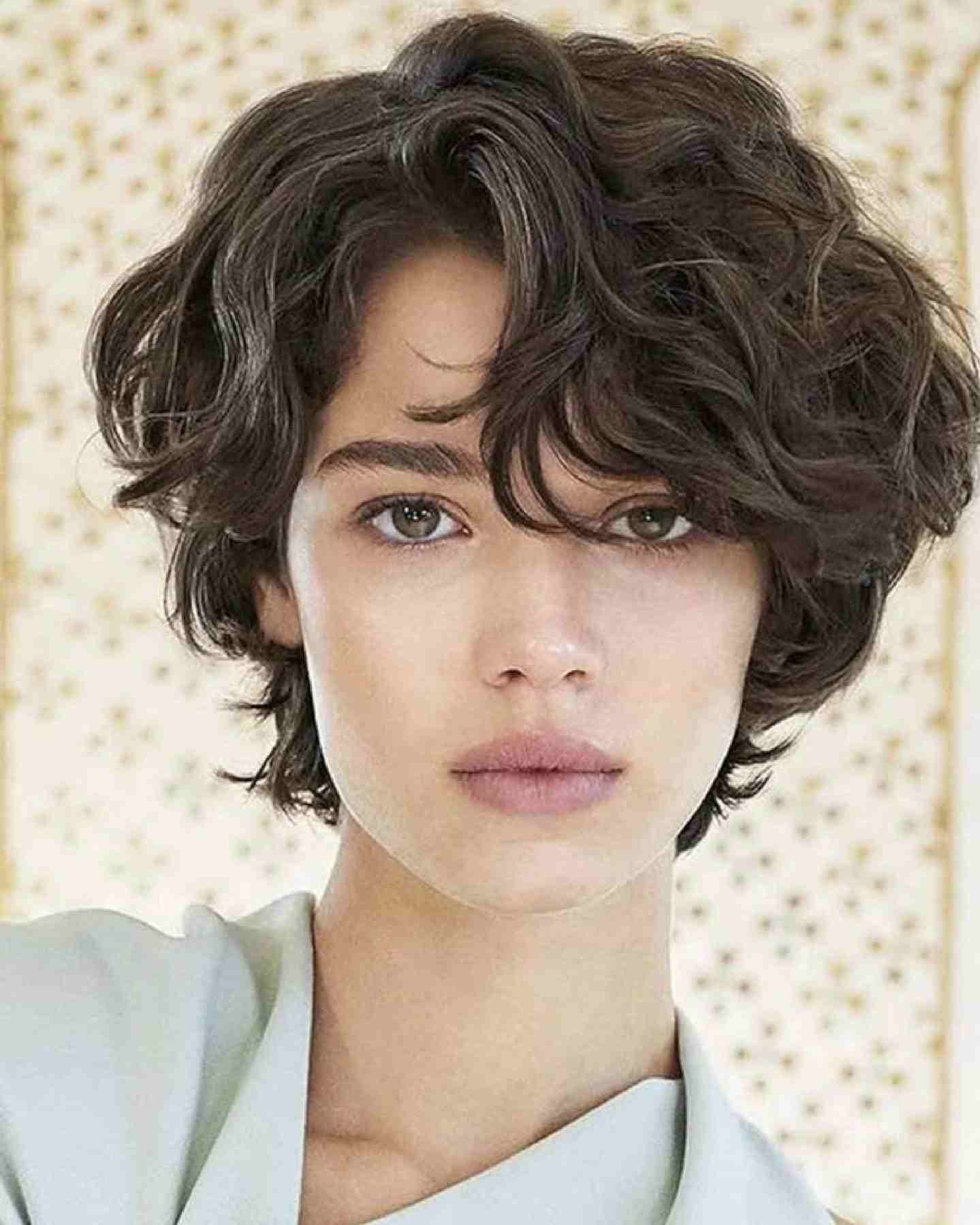 image montrant la moderne coupe courte pour femme en 2025 Christy Cut