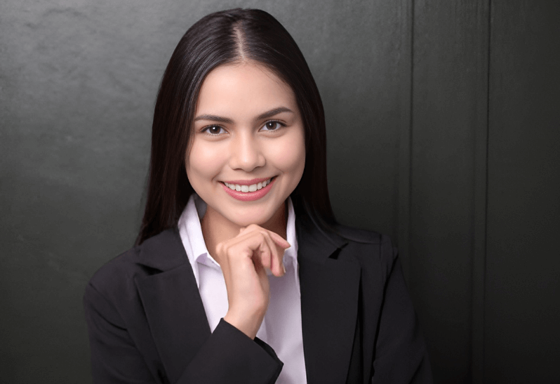 Happy Confident Female Professional Posing While Hands Crossed. Young  African American Business Woman Standing With Arms Folded And Smiling.  Successful Business Woman Concept Stock Photo, Picture and Royalty Free  Image. Image 129005898.