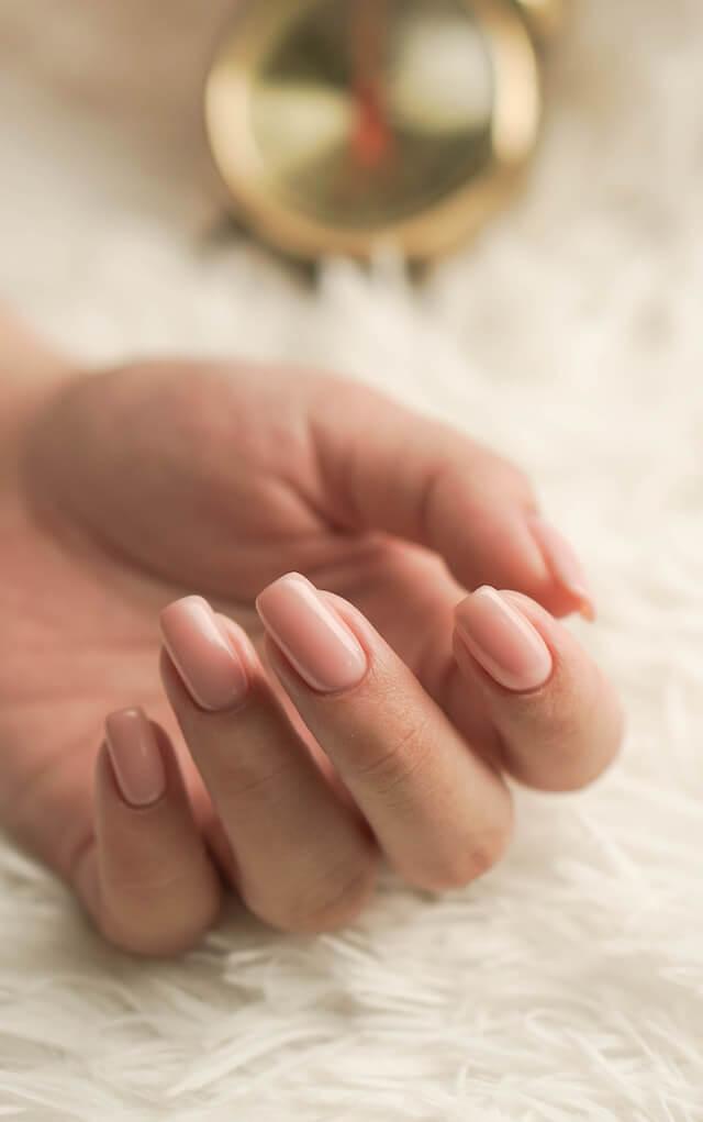 nude color nails