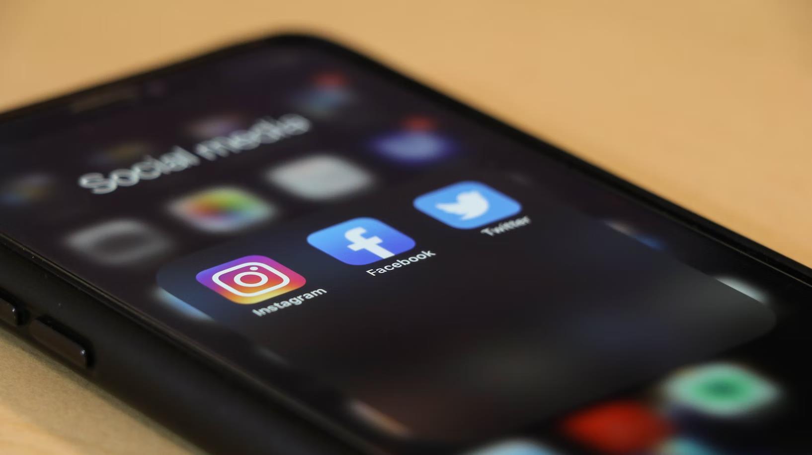 social media apps of instagram,facebook,twitter in iphone