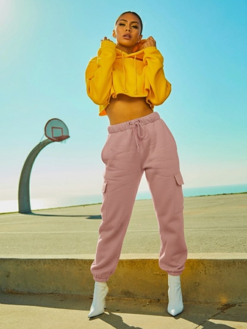 AI生成图像：虛擬換裝：一秒嘗試新造型