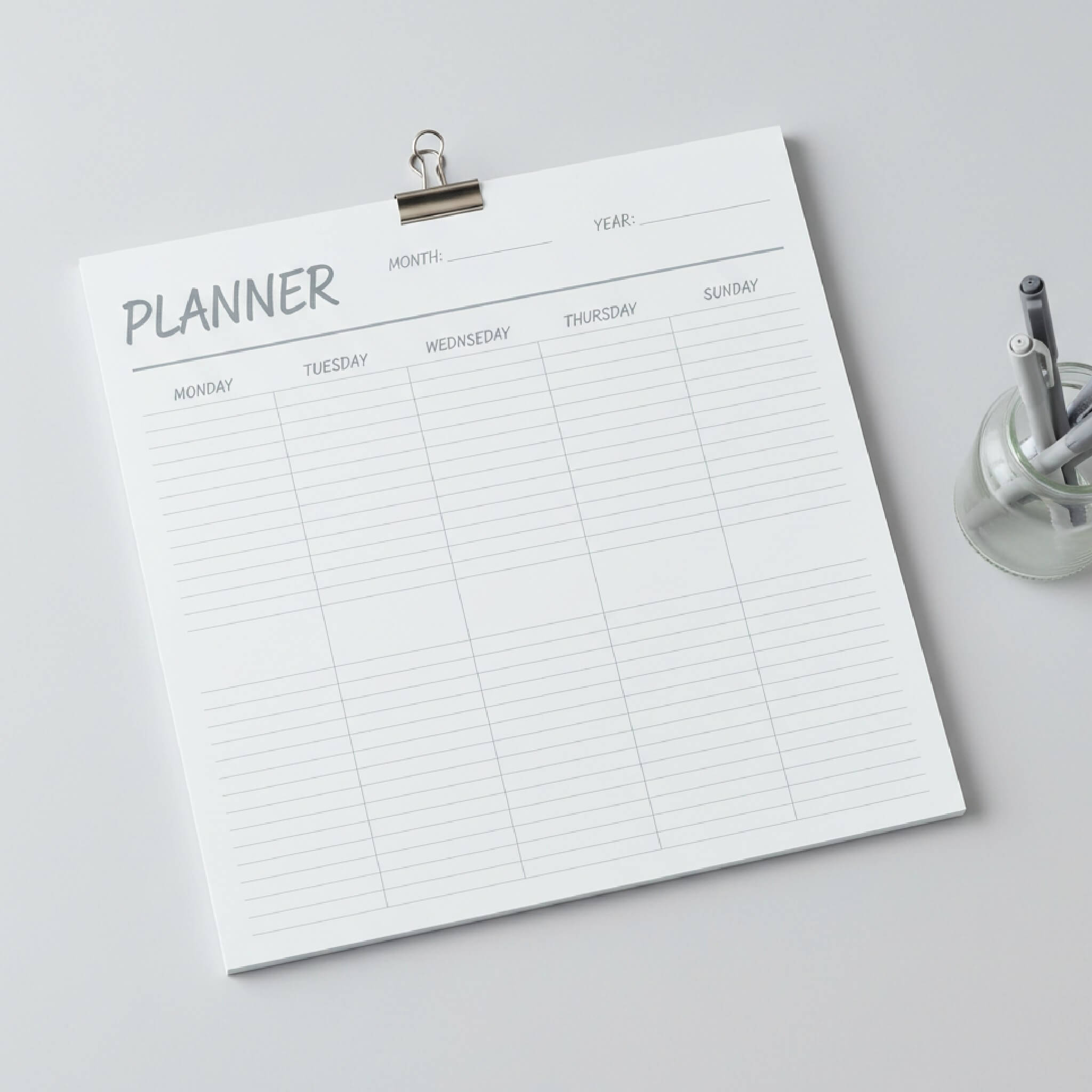 Calendrier planificateur sans date avec séparateur d'en-tête généré avec Fotor