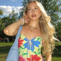 A blond lady small
