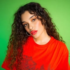 A girl in front of a green screen background thumbnail