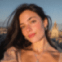 A low quality thumbnail of a beautiful woman