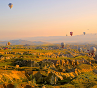 Das erste bild in einer videoaufnahme von ballonlandschaft