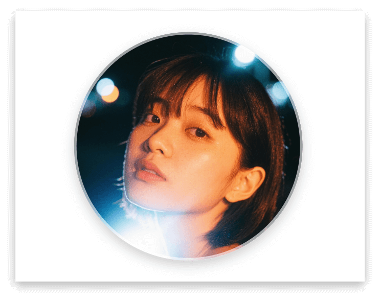 Y2Kレトロな粒子感のあるナイトフラッシュ写真のおしゃれな女子のlineアイコン