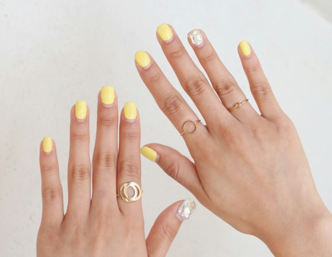 Popular yellow and sliver nail art