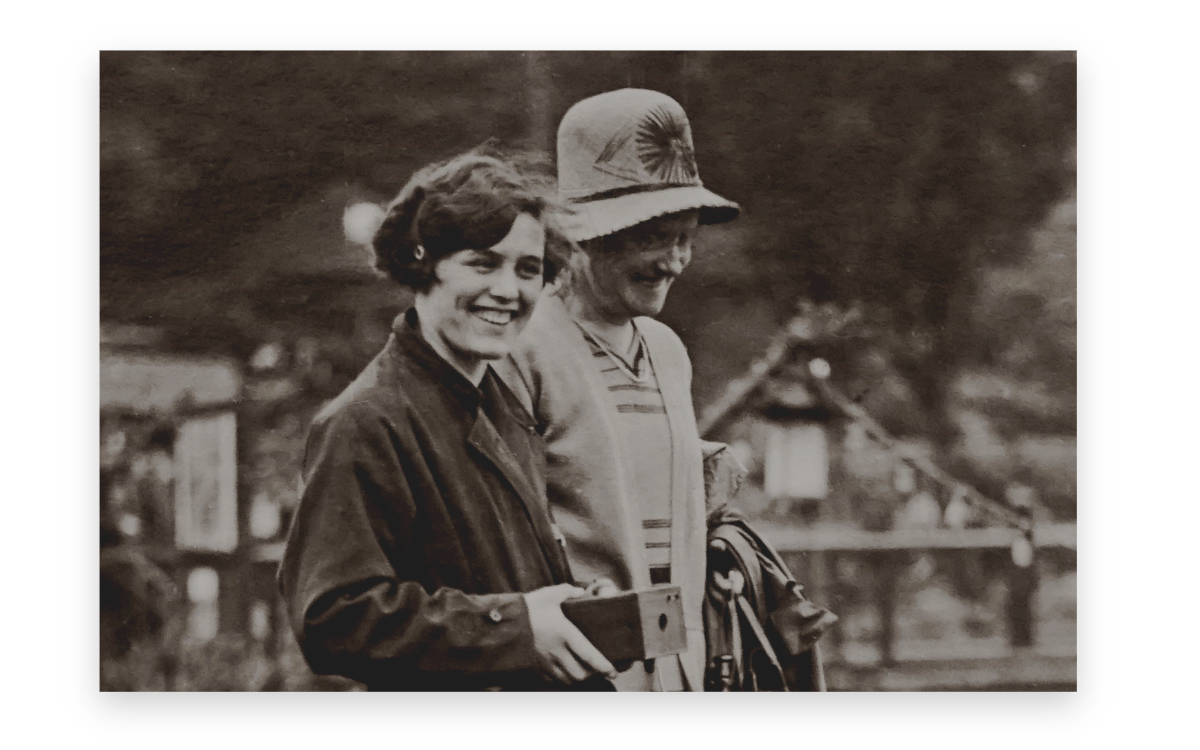 Ein Paar in Schwarz-Weiß-Bild