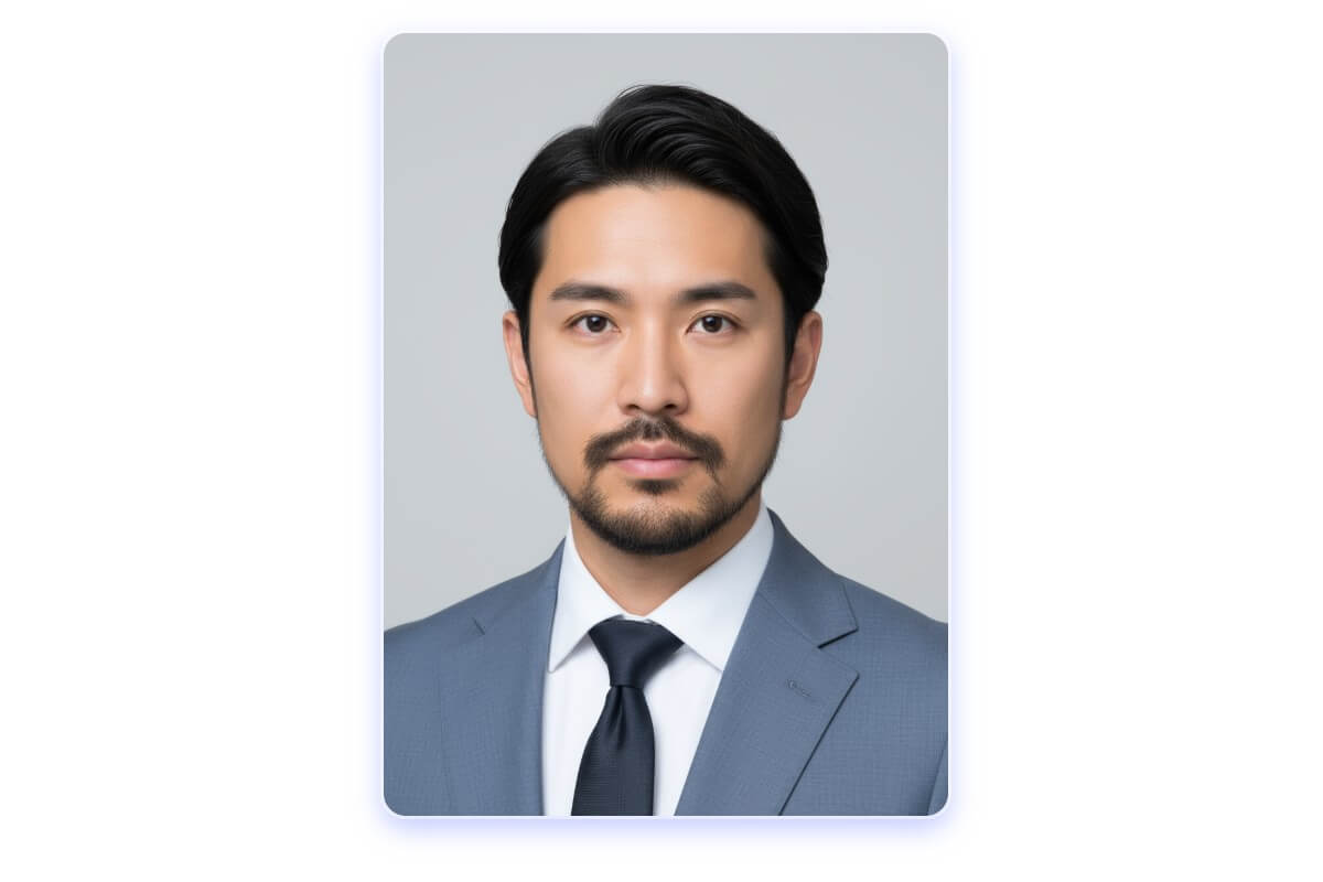 スーツの男性のかわいいマイナンバーカード写真