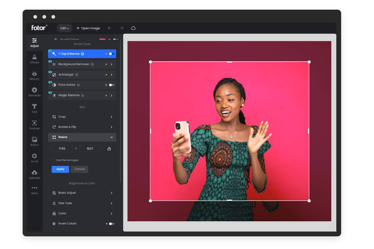 Stretch a female potrait with Fotors online image stretcher