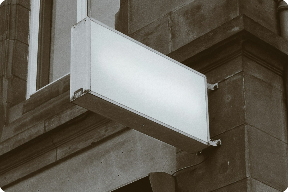 A blade design without text