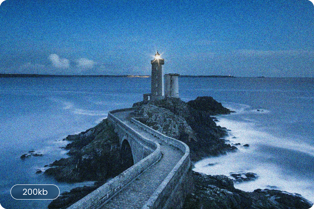 ノイズの多い灯台のオリジナル写真を200KBに圧縮したもの