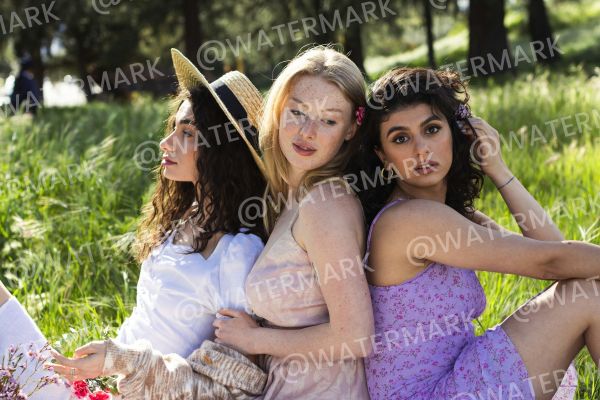 Ein gruppefoto drei frauen mit wasserzeichen