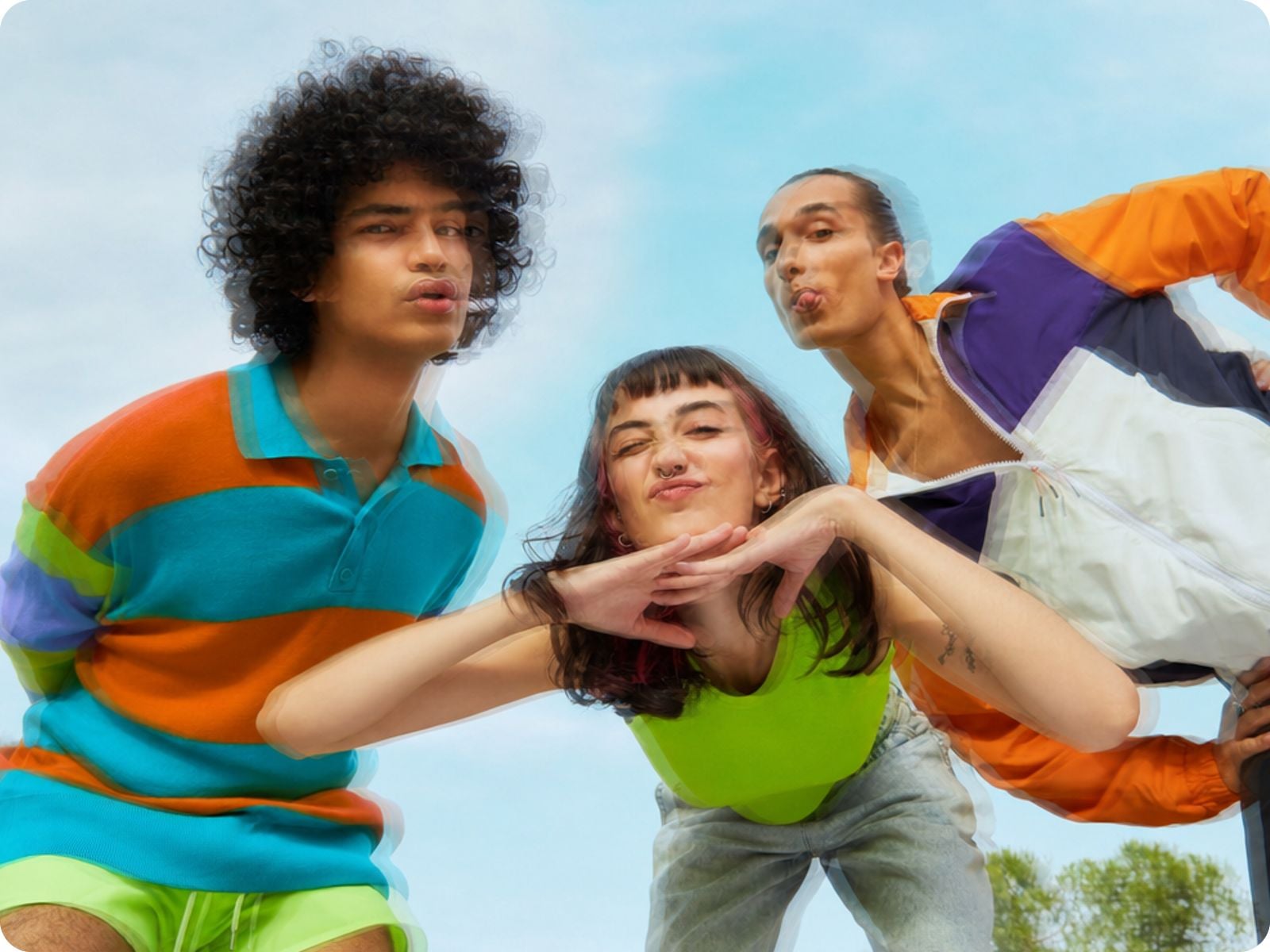 Ein verschwommes gruppefoto