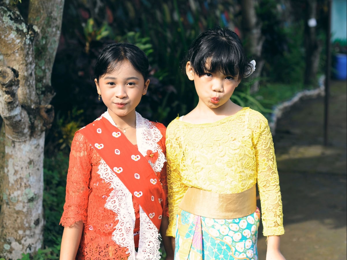 Foto dua gadis kecil asal Indonesia 1