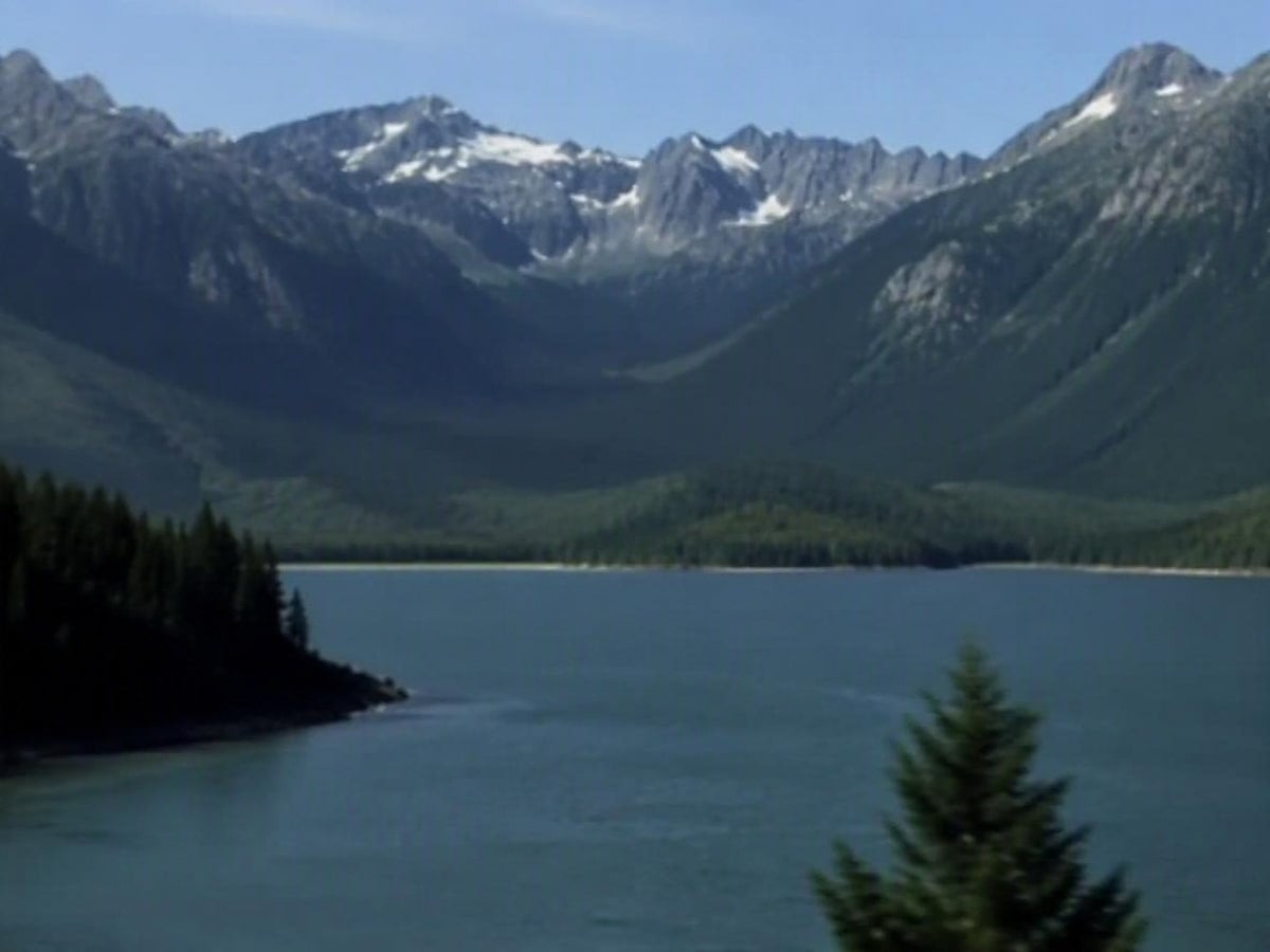 Low quality video of natural lake scenery