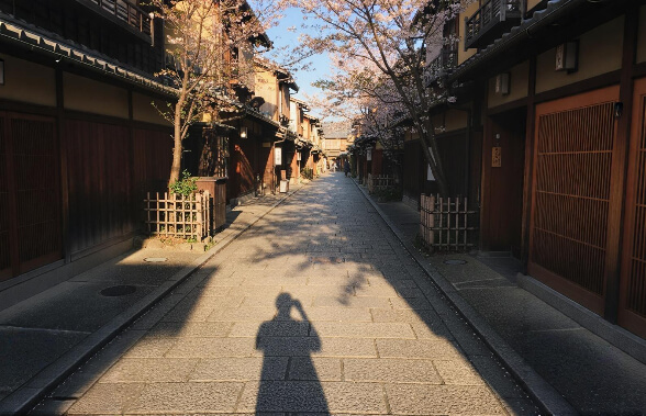 私が夕焼けを燃えた町の写真を撮る